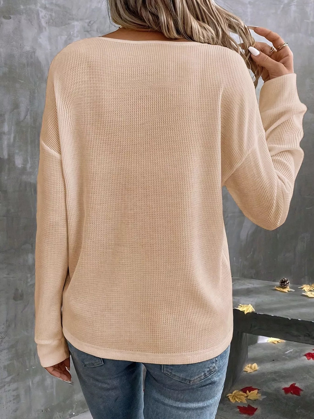Contrast-trim waffle knit V-neck long sleeve top
