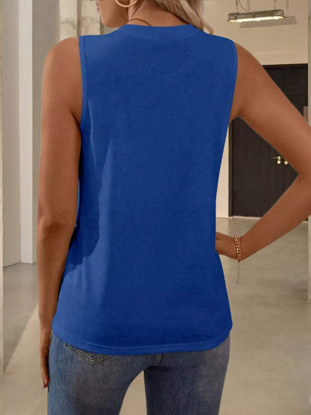 Pintuck pleated round neck sleeveless tank top