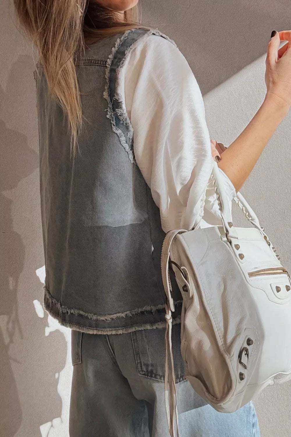 Frayed edge denim vest with snap flap pockets
