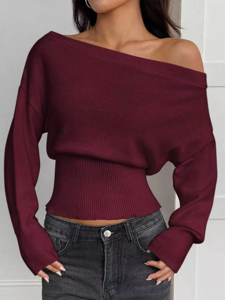 One-shoulder cropped sweater with ribbed waist and long sleeves