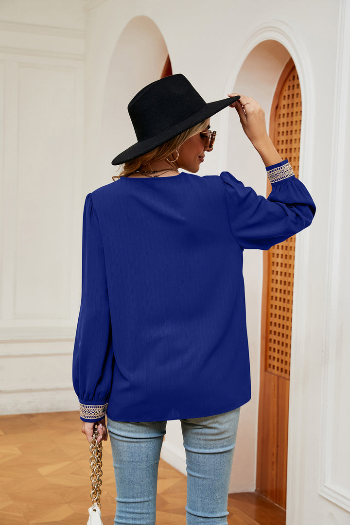Contrast crochet trim V-neck puff sleeve blouse