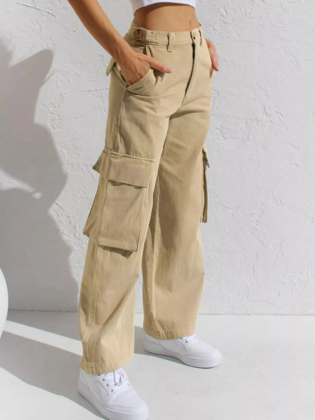 High-rise wide-leg cargo jeans with flap pockets