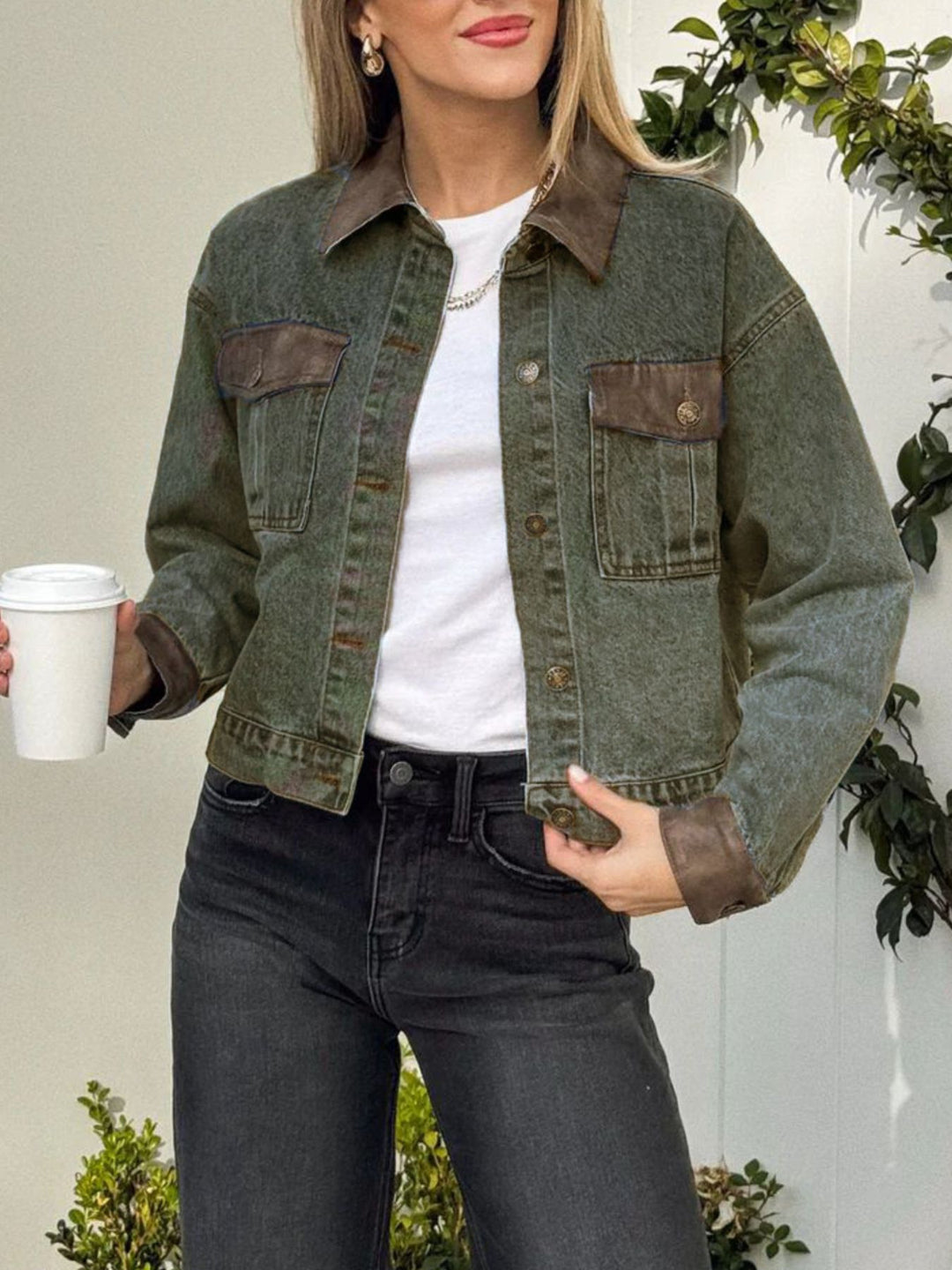 Cropped denim jacket with contrast collar and chest pockets