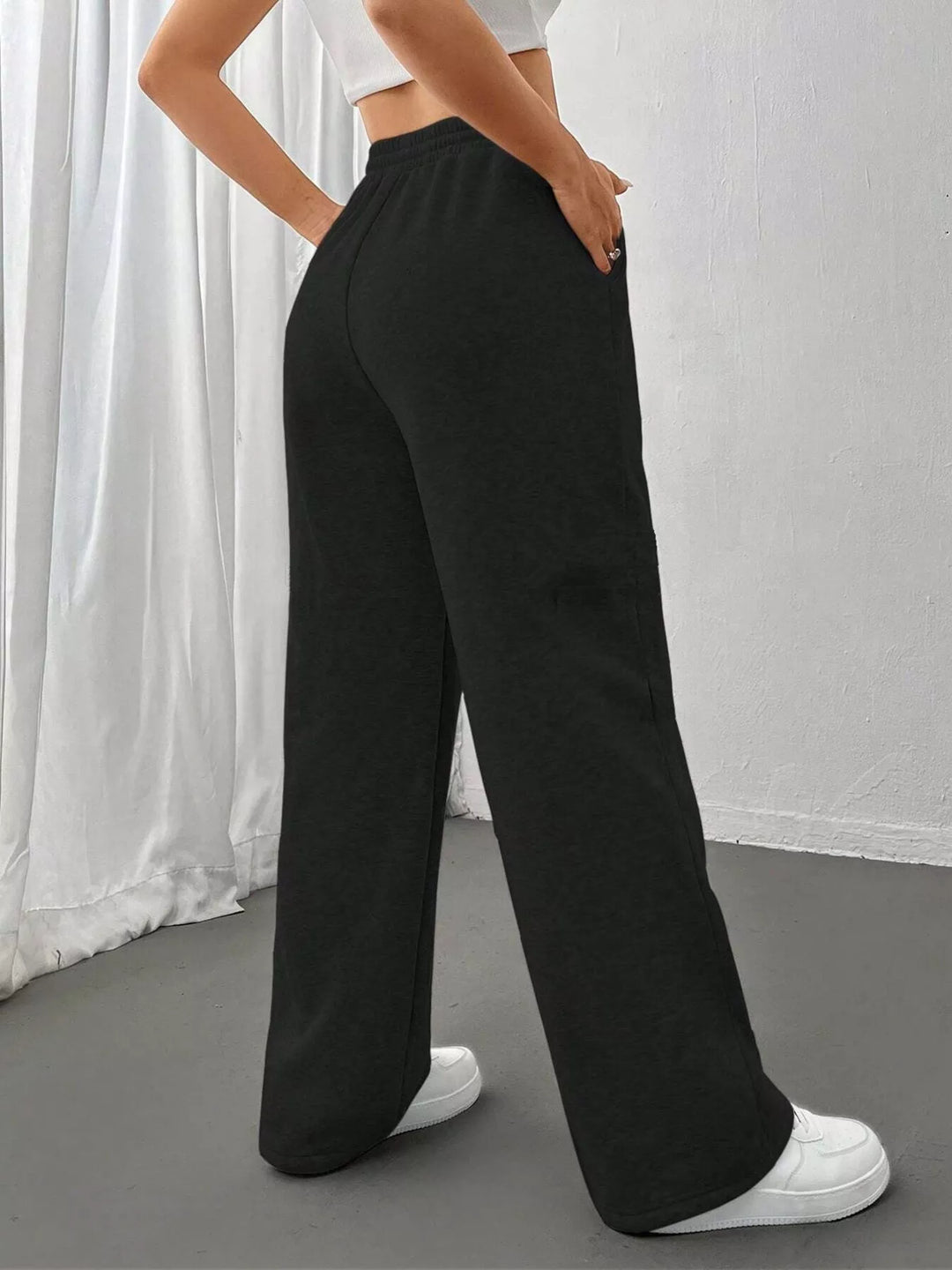 Wide-leg drawstring sweatpants with side pockets