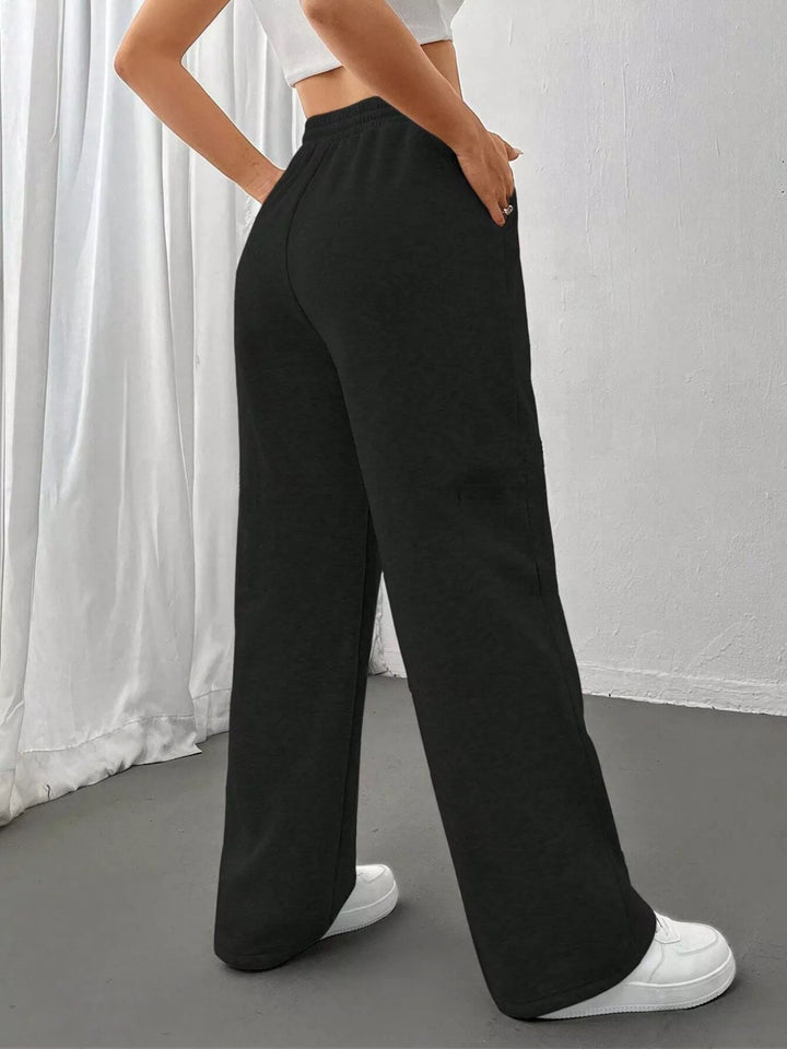 Wide-leg drawstring sweatpants with side pockets