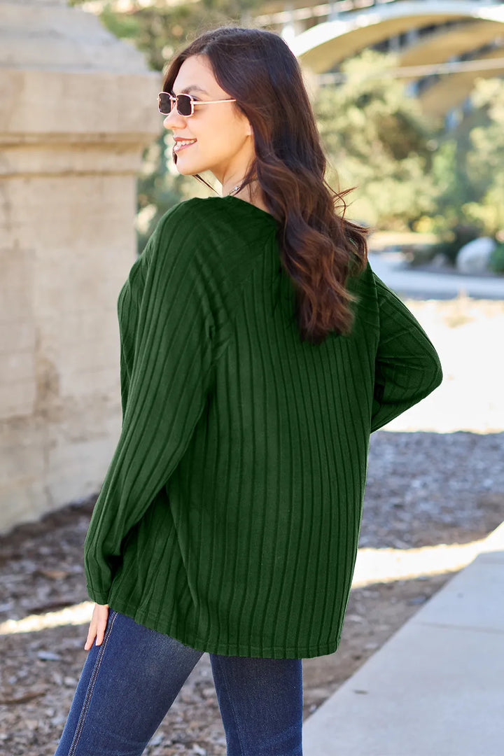 Relaxed ribbed knit round neck long sleeve top