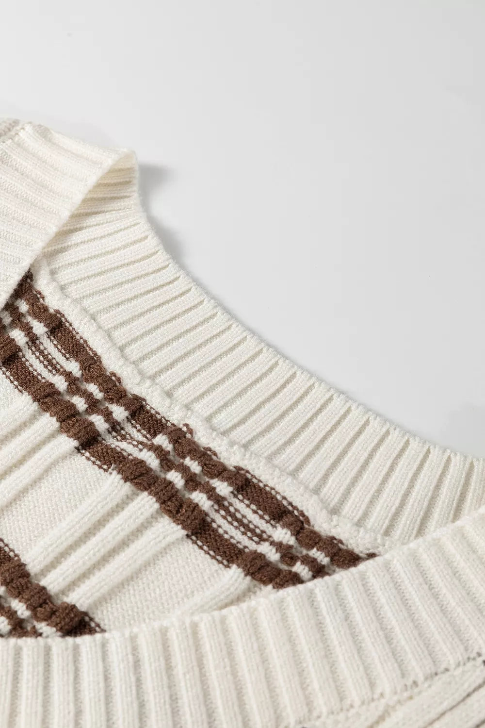 Contrast stripe ribbed knit V-neck cropped sweater vest