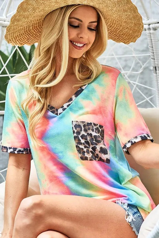 PASTEL TIEDYE Tie-dye v-neck tee with leopard print patch pocket