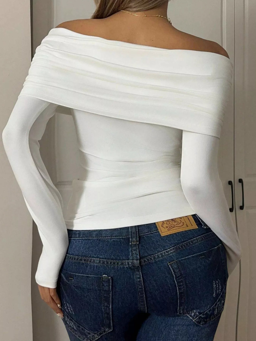 Off-shoulder ruched long sleeve fitted top