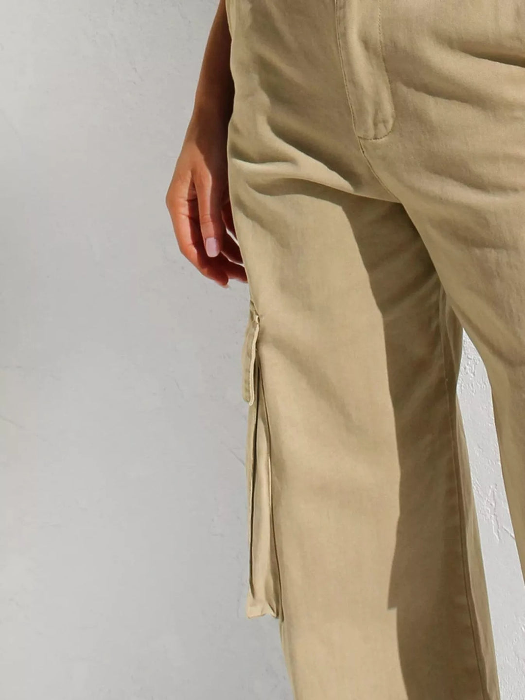 High-rise wide-leg cargo jeans with flap pockets