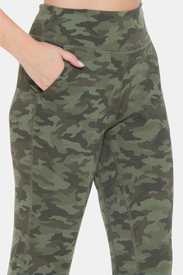 High-waist camo leggings with side pockets and cuffed ankles