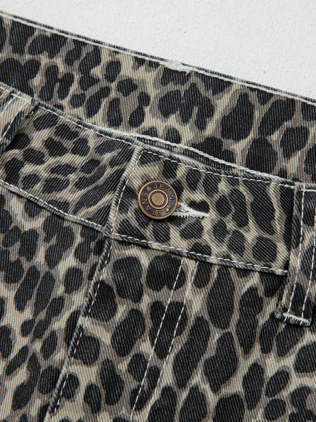 Leopard print high-rise barrel-leg jeans with pockets