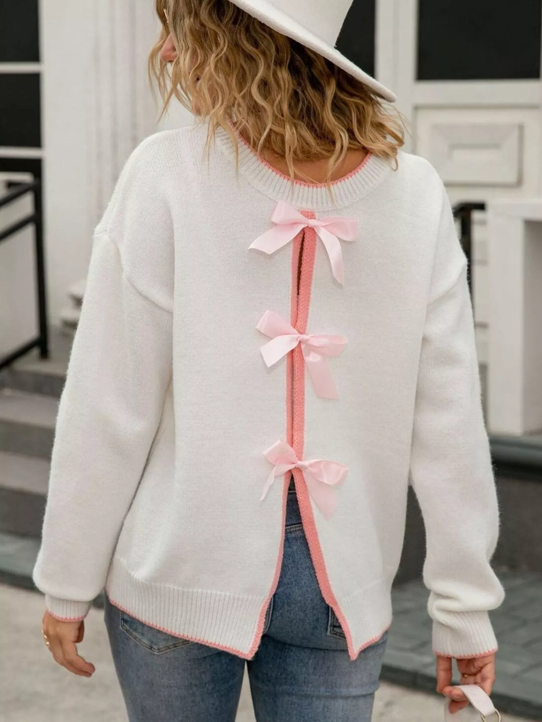 White Bow-back knit sweater with ribbon ties and round neck