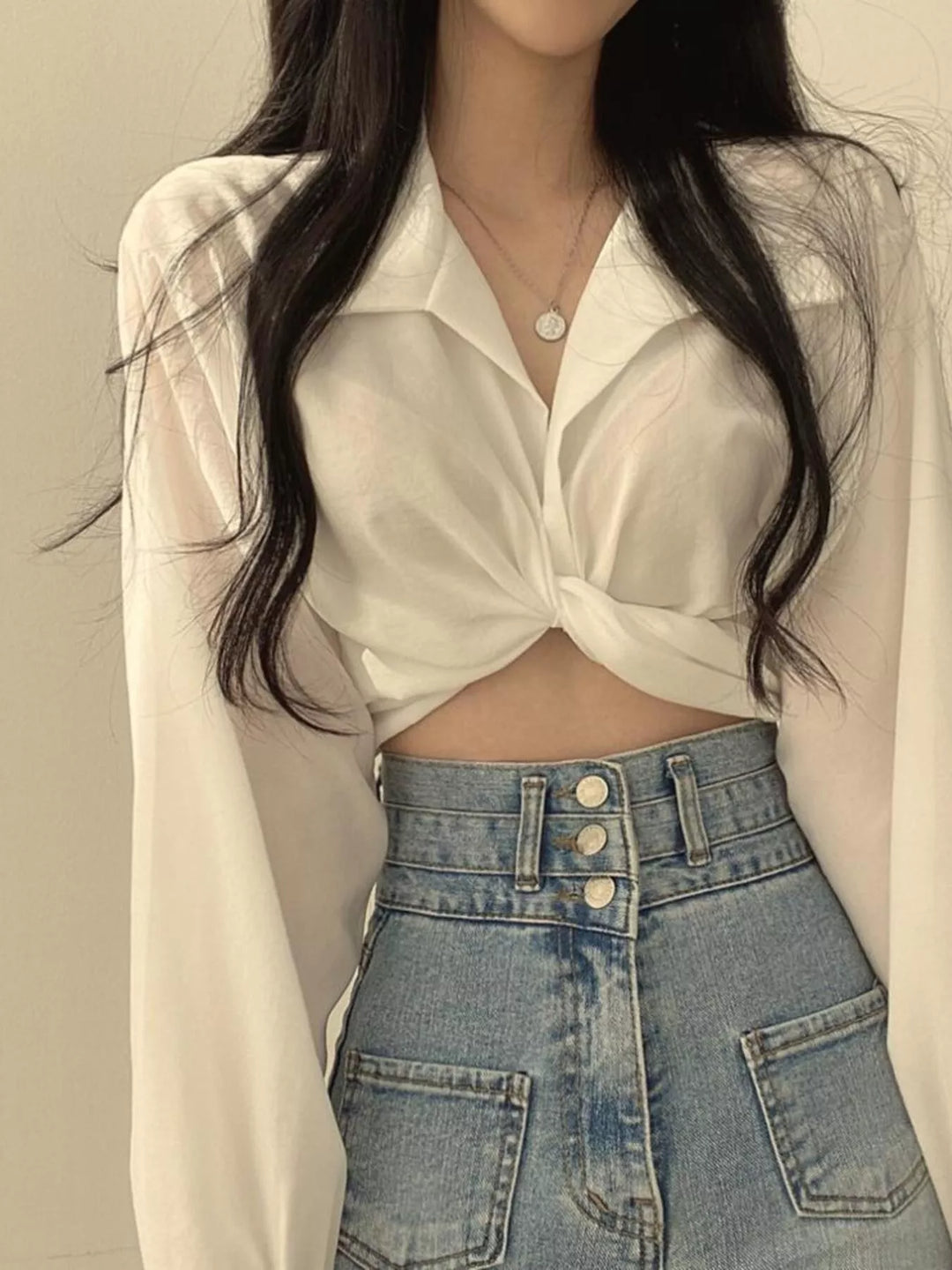 Twisted knot cropped shirt with long balloon sleeves