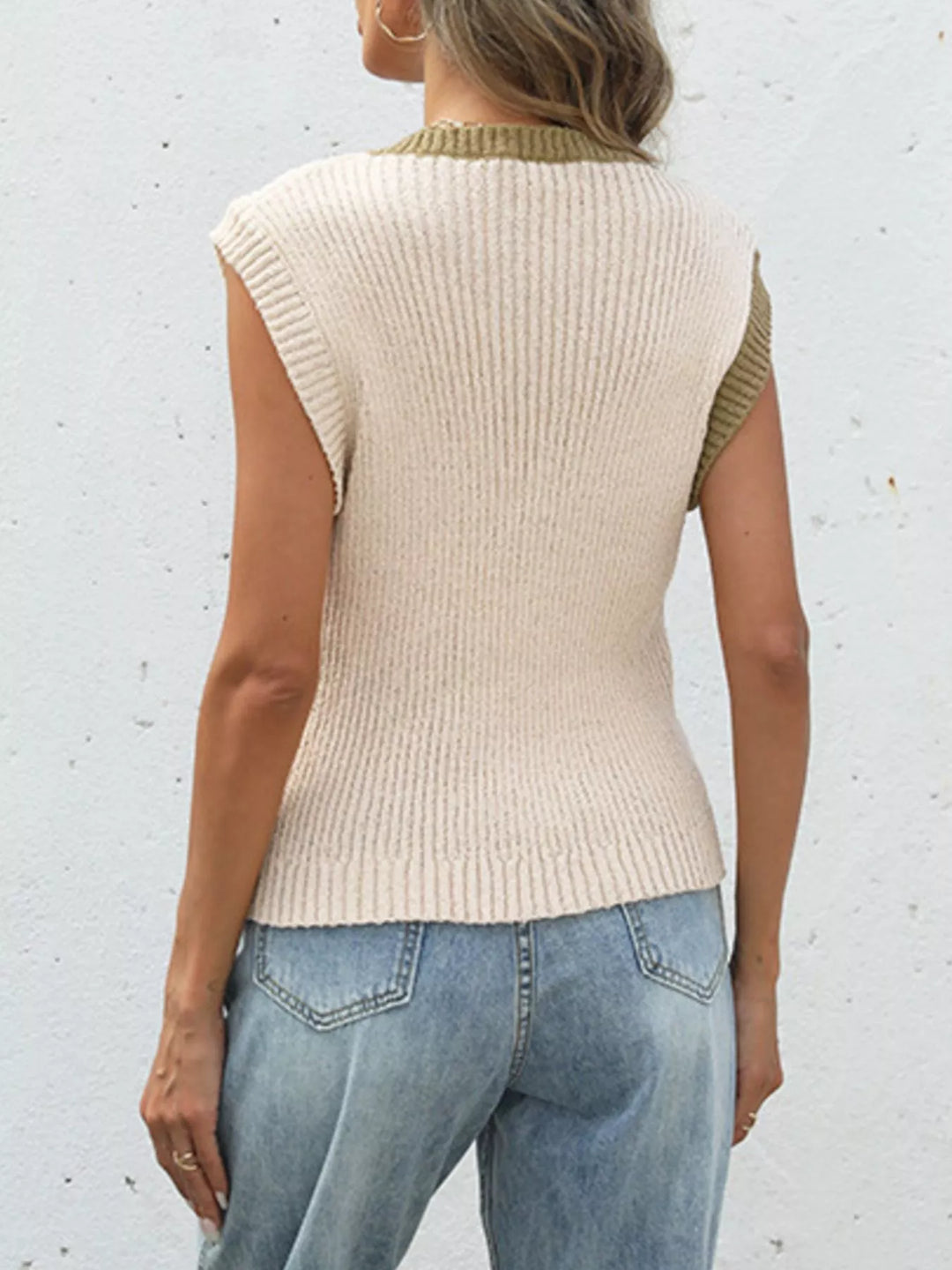 Two-tone ribbed knit sleeveless button-front cardigan