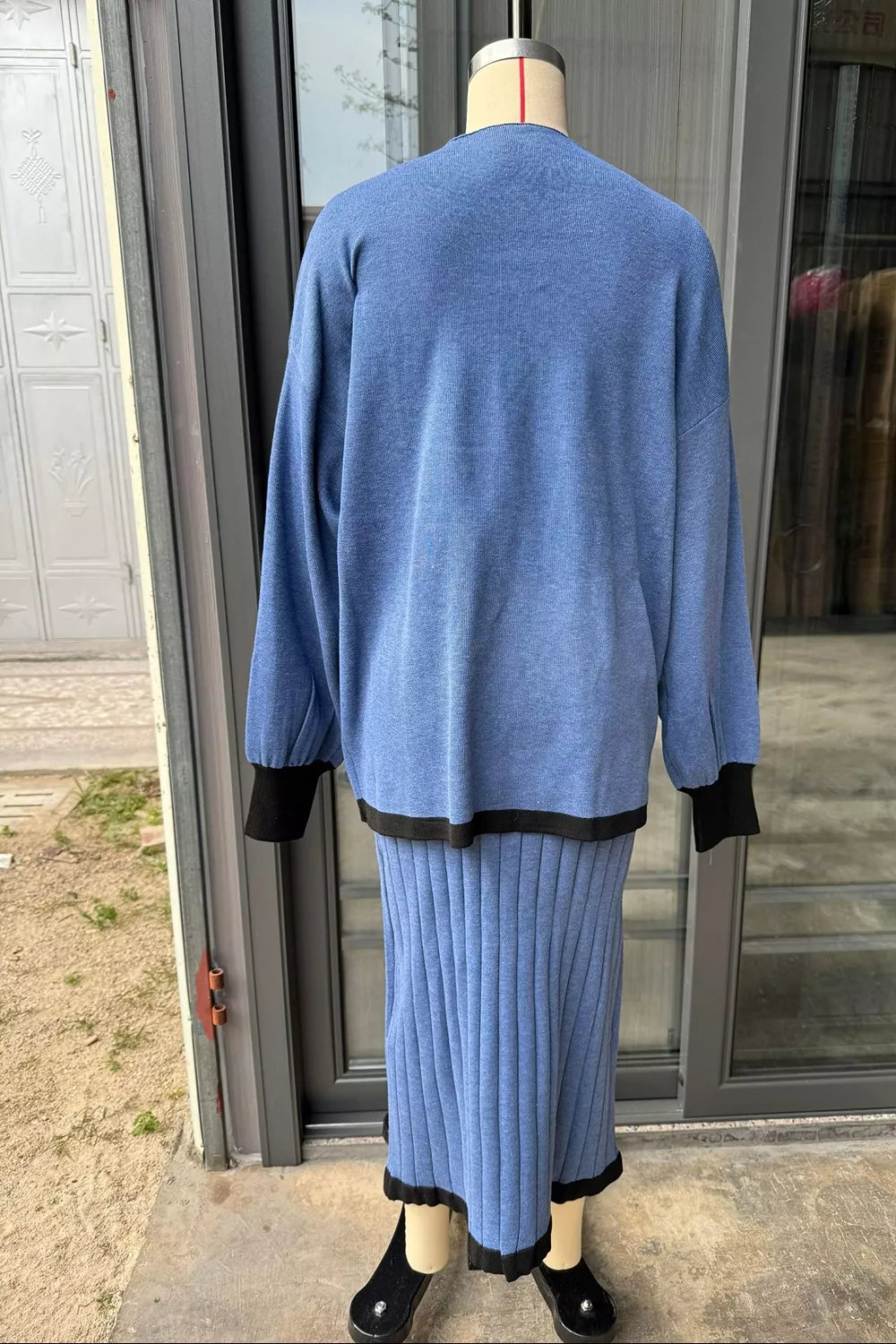 Contrast trim knit sweater top and ribbed maxi skirt set