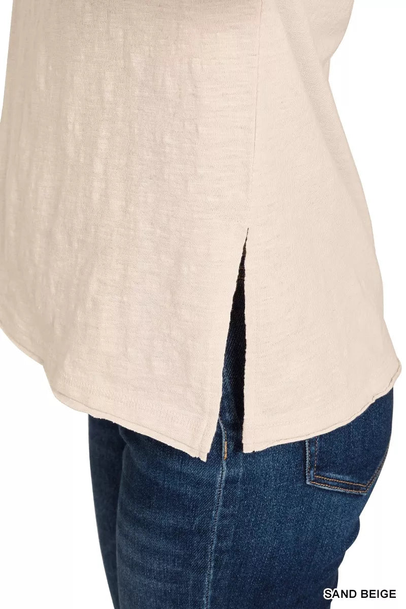 Slub knit short sleeve crew neck tee with raw hem