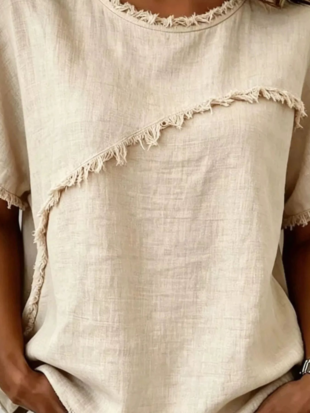 Frayed trim crew neck relaxed short sleeve top