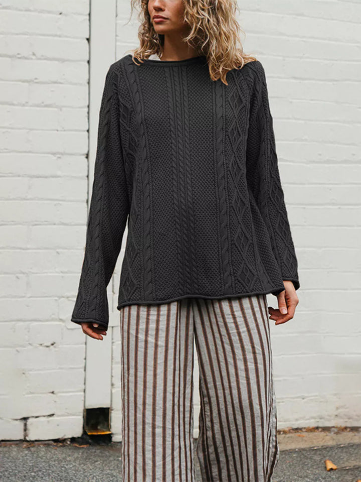 Cable-knit crew neck sweater with curved hem