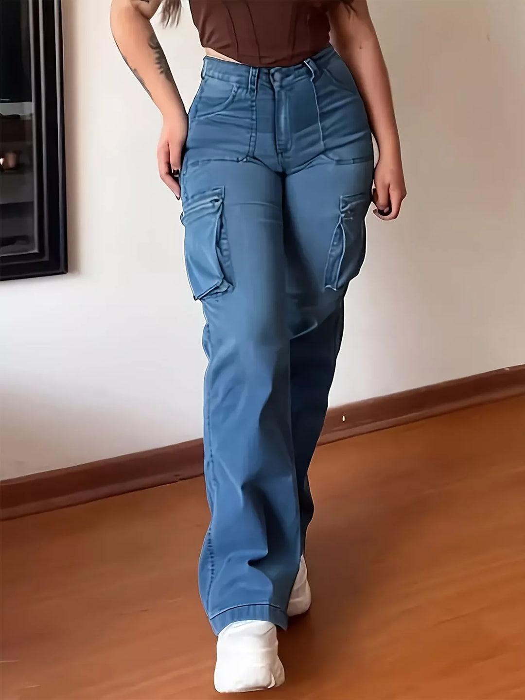 High-rise straight-leg cargo jeans with flap pockets