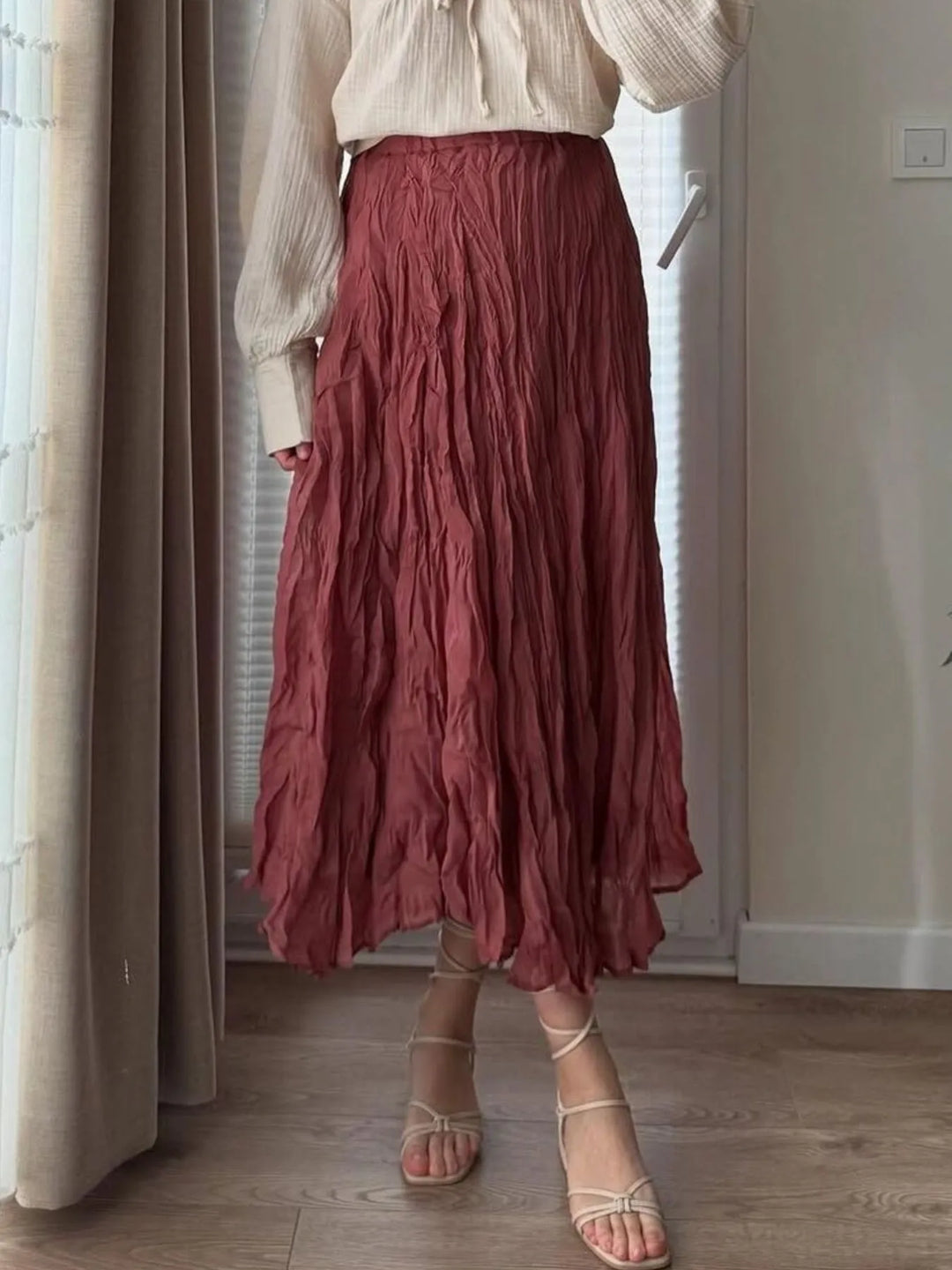 Crinkle-texture midi skirt with ruched elastic waist