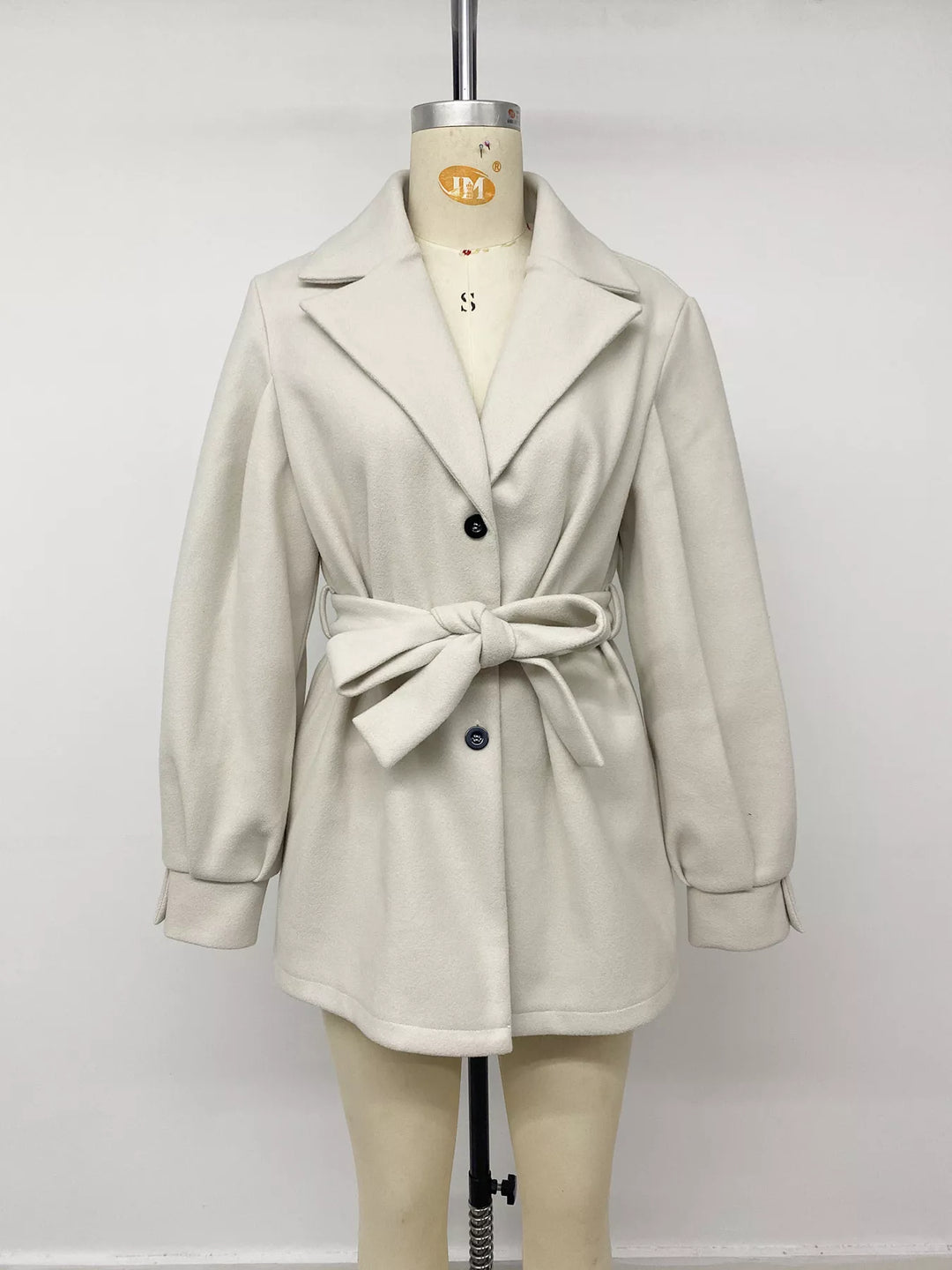 Belted notch lapel short coat with flap pockets