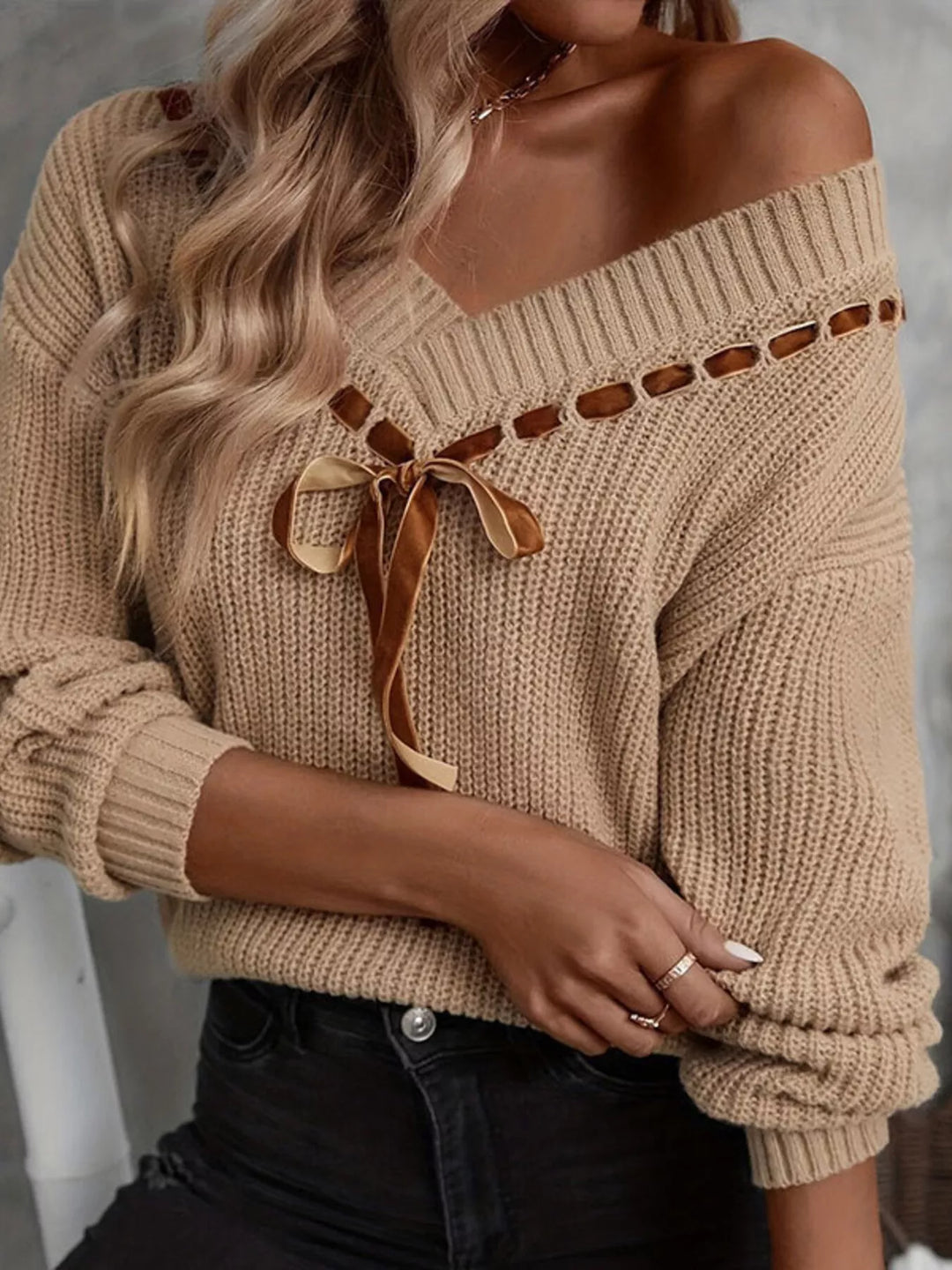 Ribbon tie V-neck ribbed knit pullover sweater