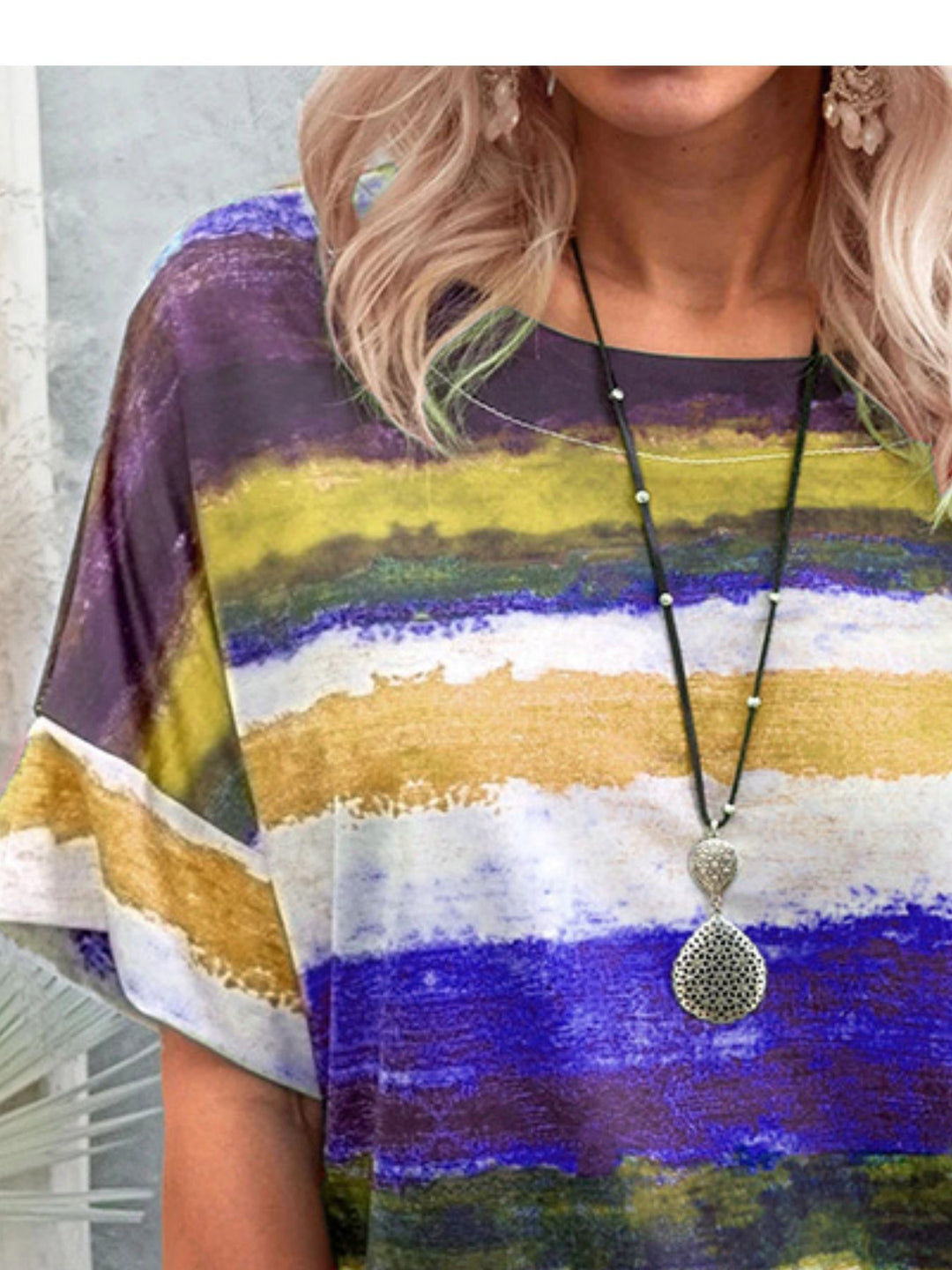 Abstract stripe round-neck short sleeve t-shirt