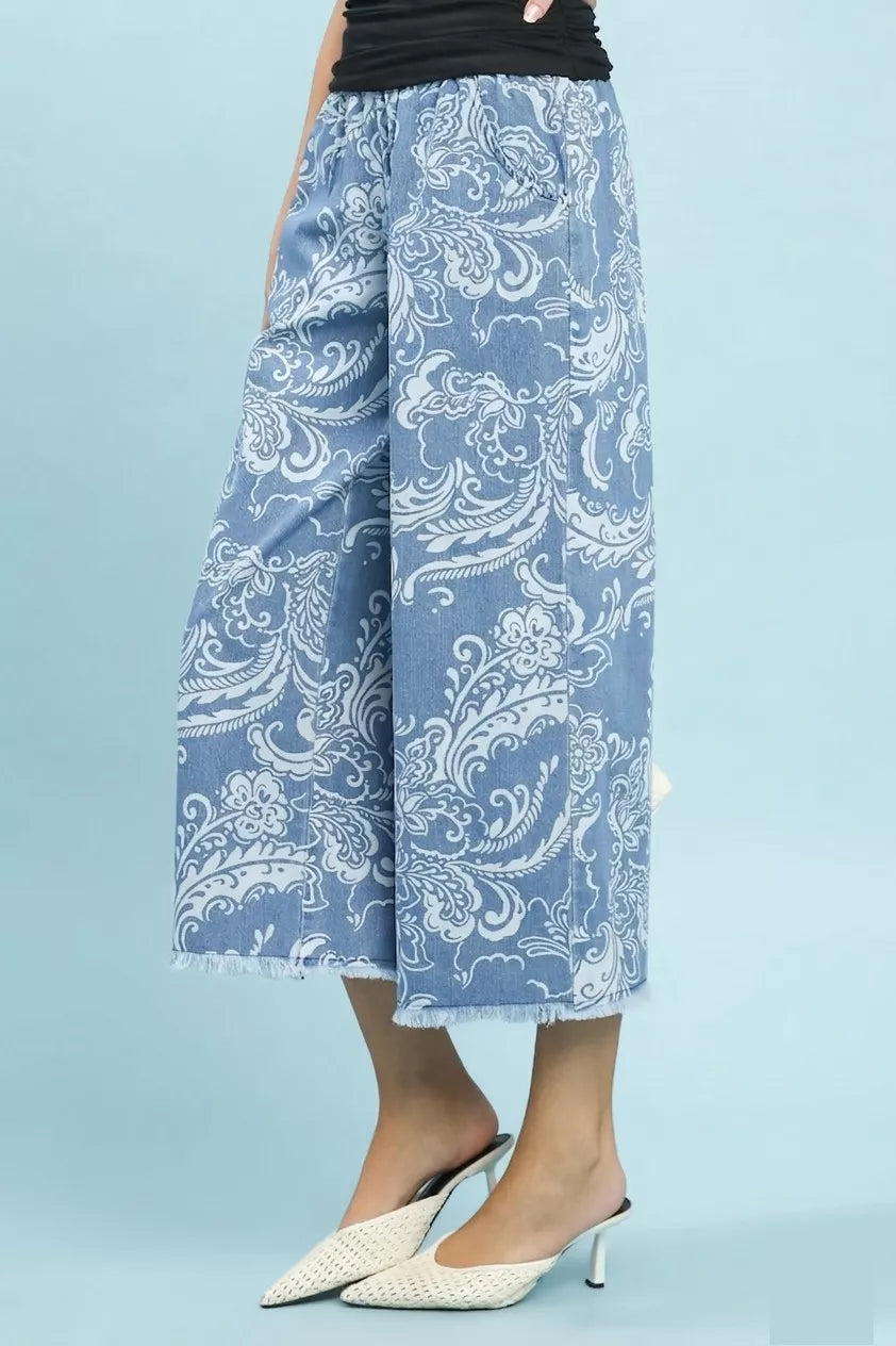 Stone wash floral wide leg crop pants with frayed hem