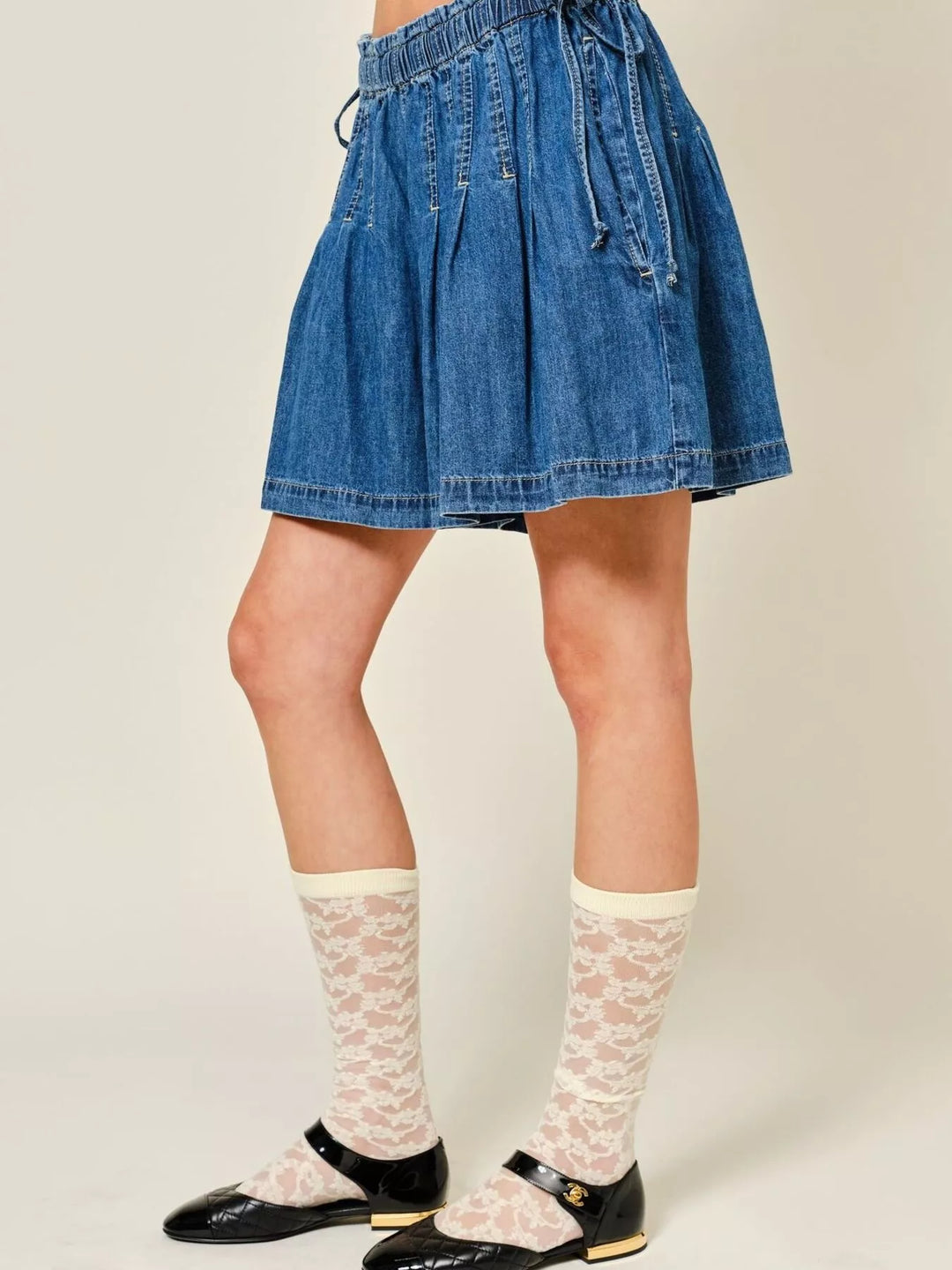 Wide-leg pleated denim shorts with drawstring elastic waist