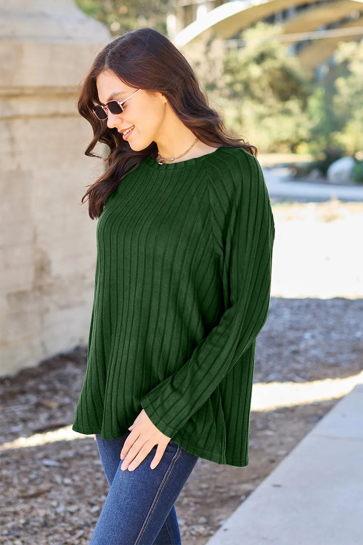 Relaxed ribbed knit round neck long sleeve top