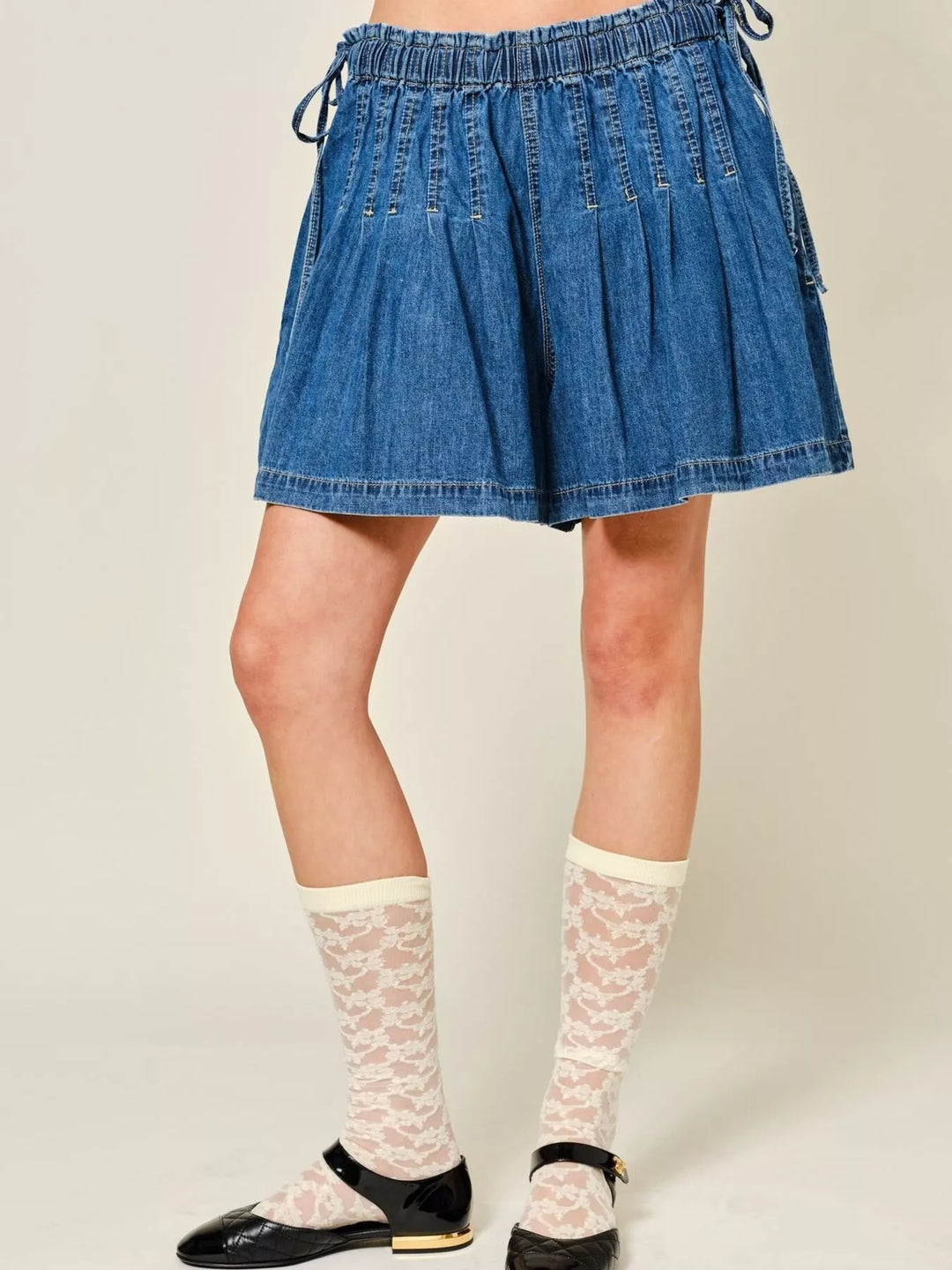 Wide-leg pleated denim shorts with drawstring elastic waist