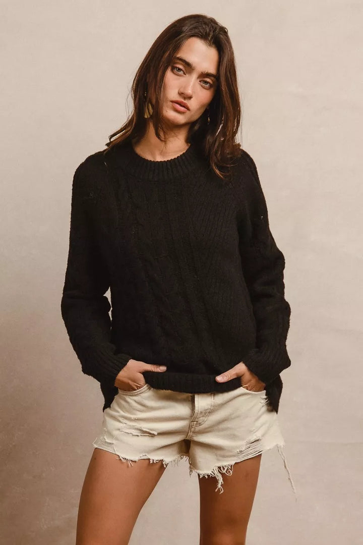Cable-knit crew neck sweater with ribbed cuffs