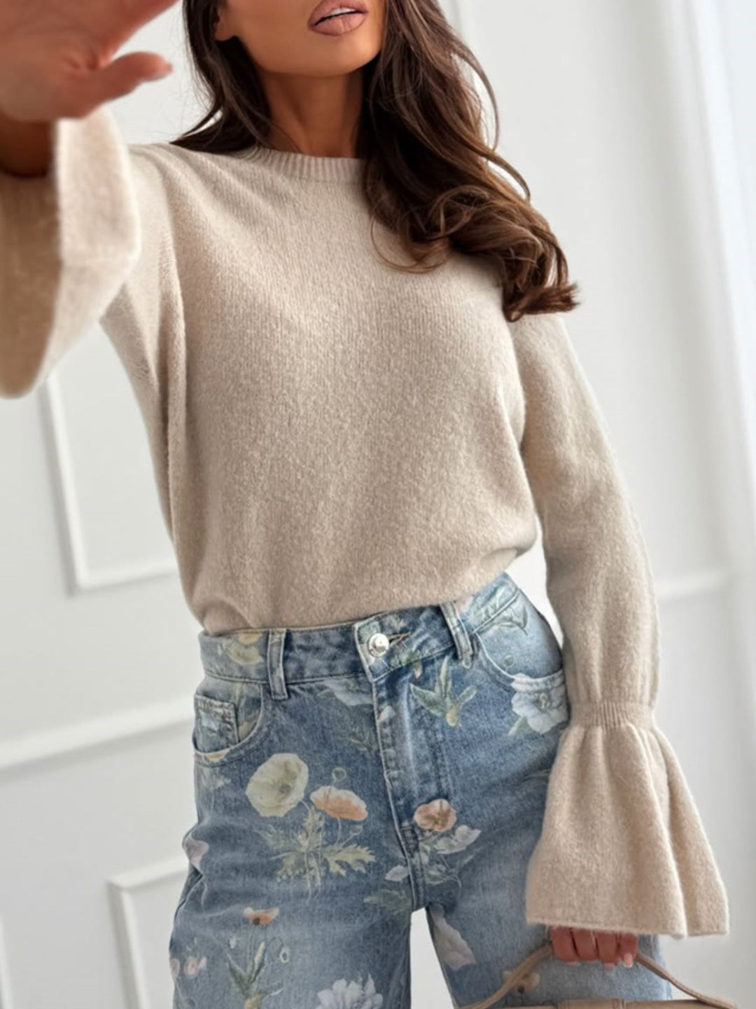 Round neck flounce sleeve ribbed knit sweater