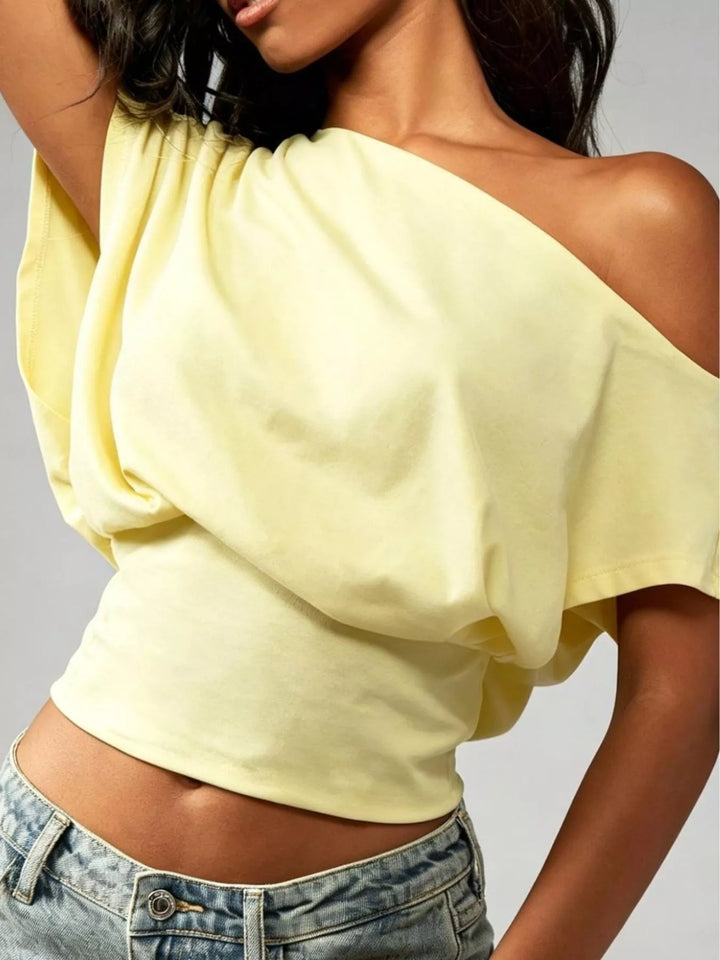 Asymmetric one-shoulder crop top with short sleeve