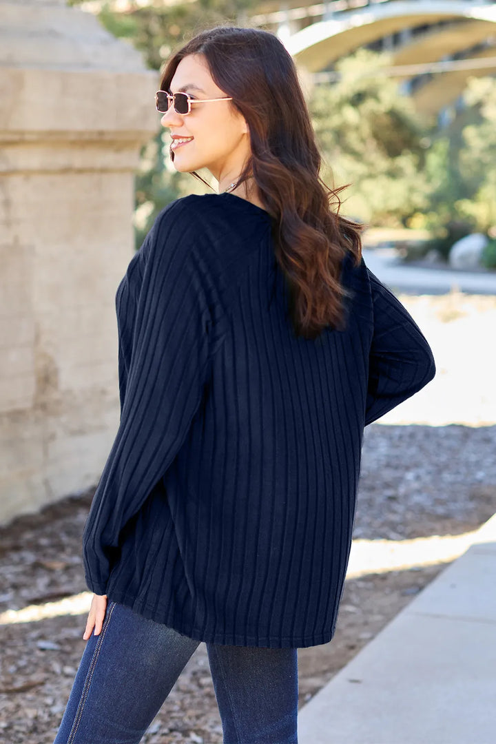 Relaxed ribbed knit round neck long sleeve top
