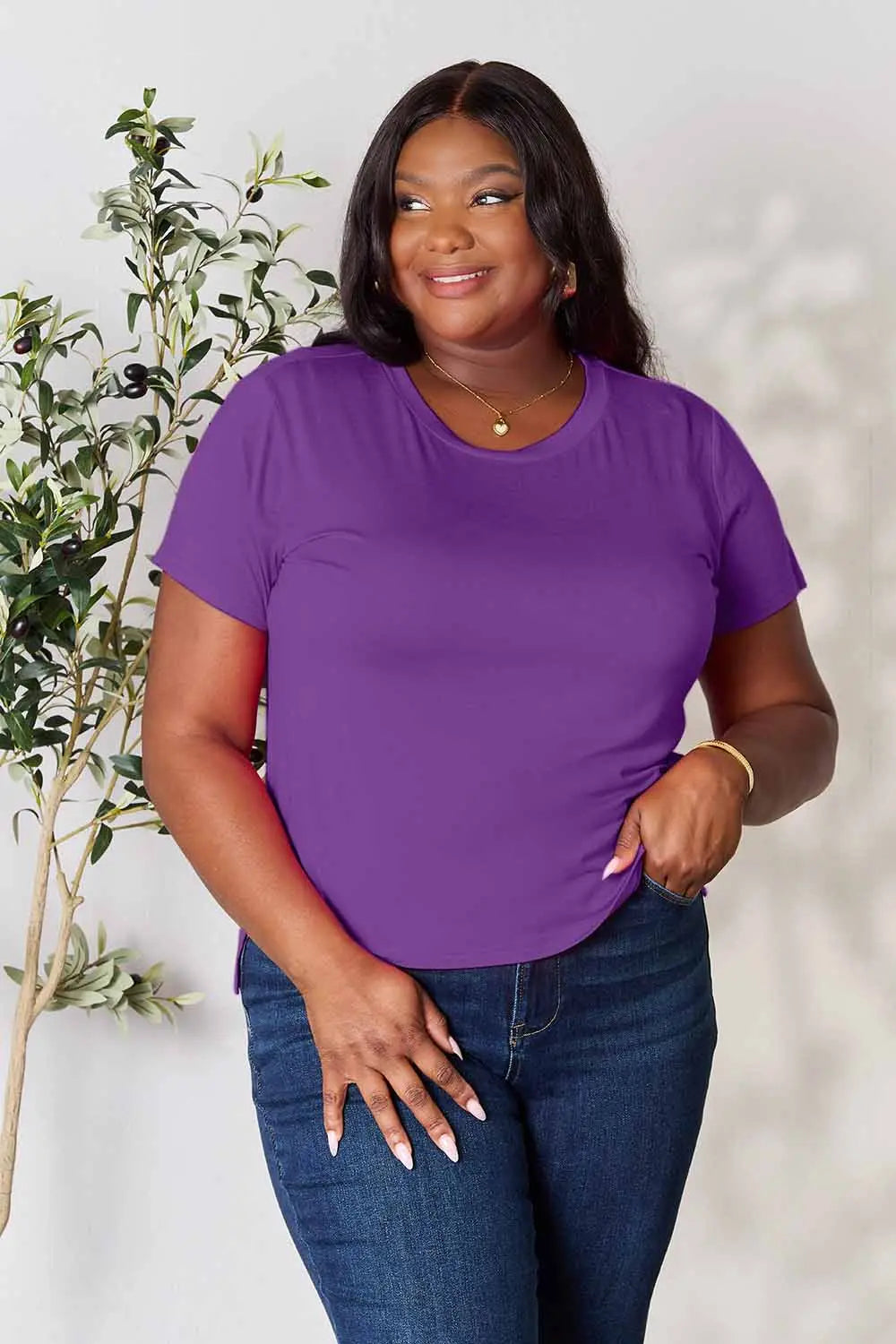 Round neck short sleeve tee with side slit hem