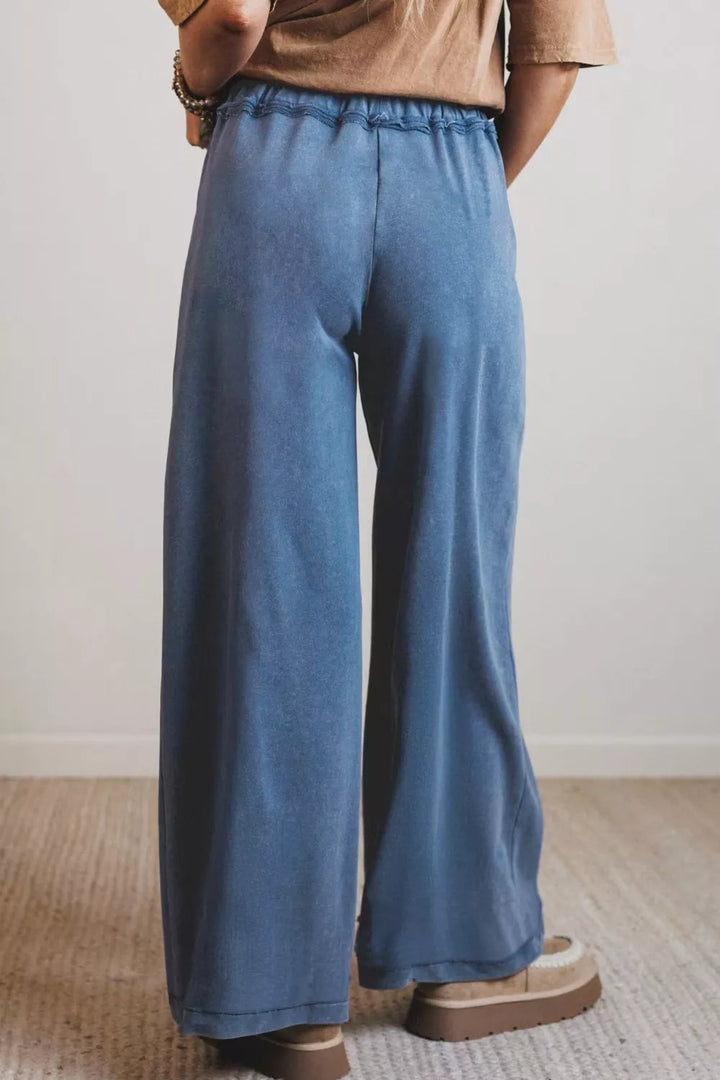 Relaxed wide-leg cotton drawstring pants with side pockets