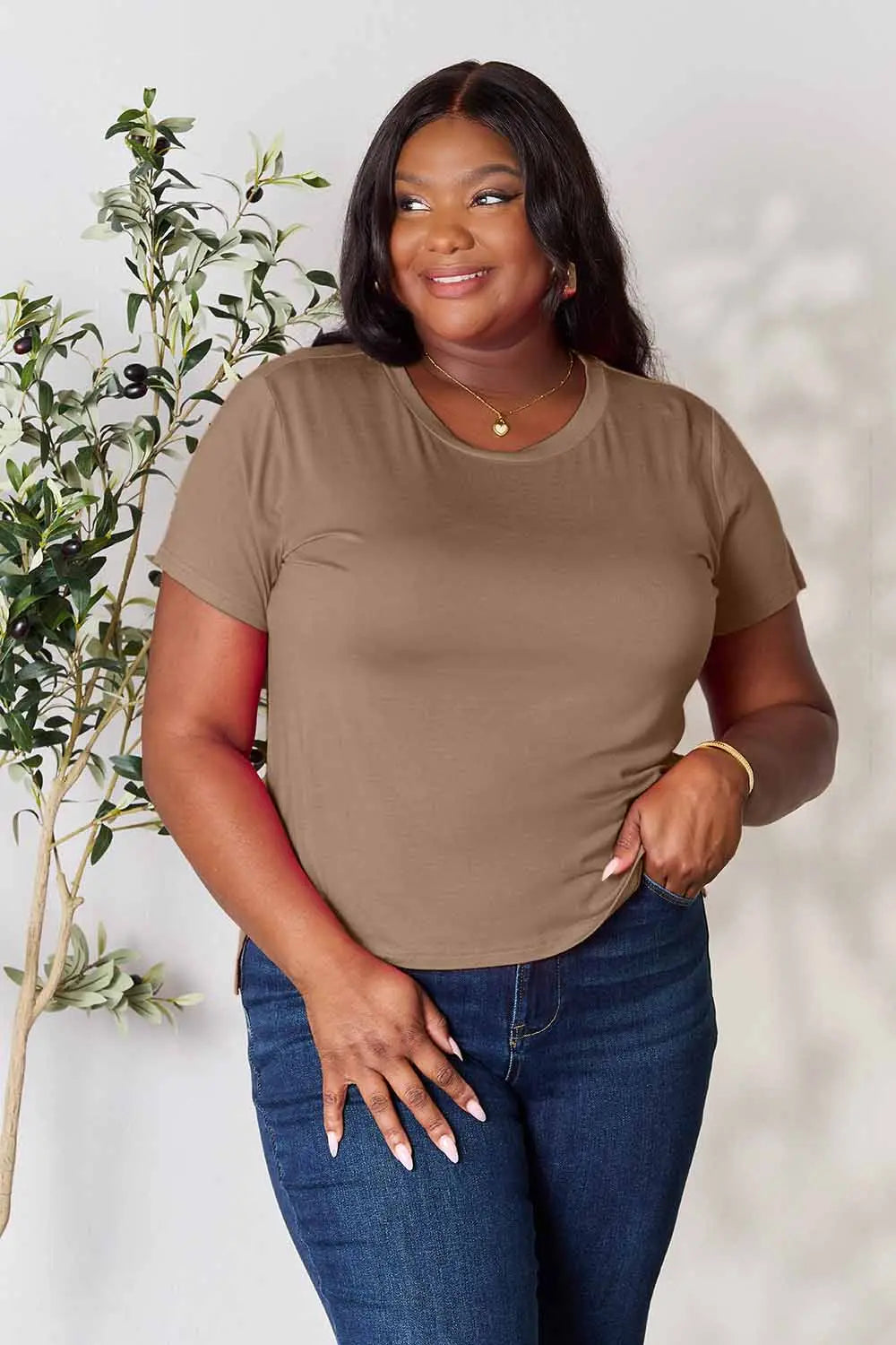 Round neck short sleeve tee with side slit hem