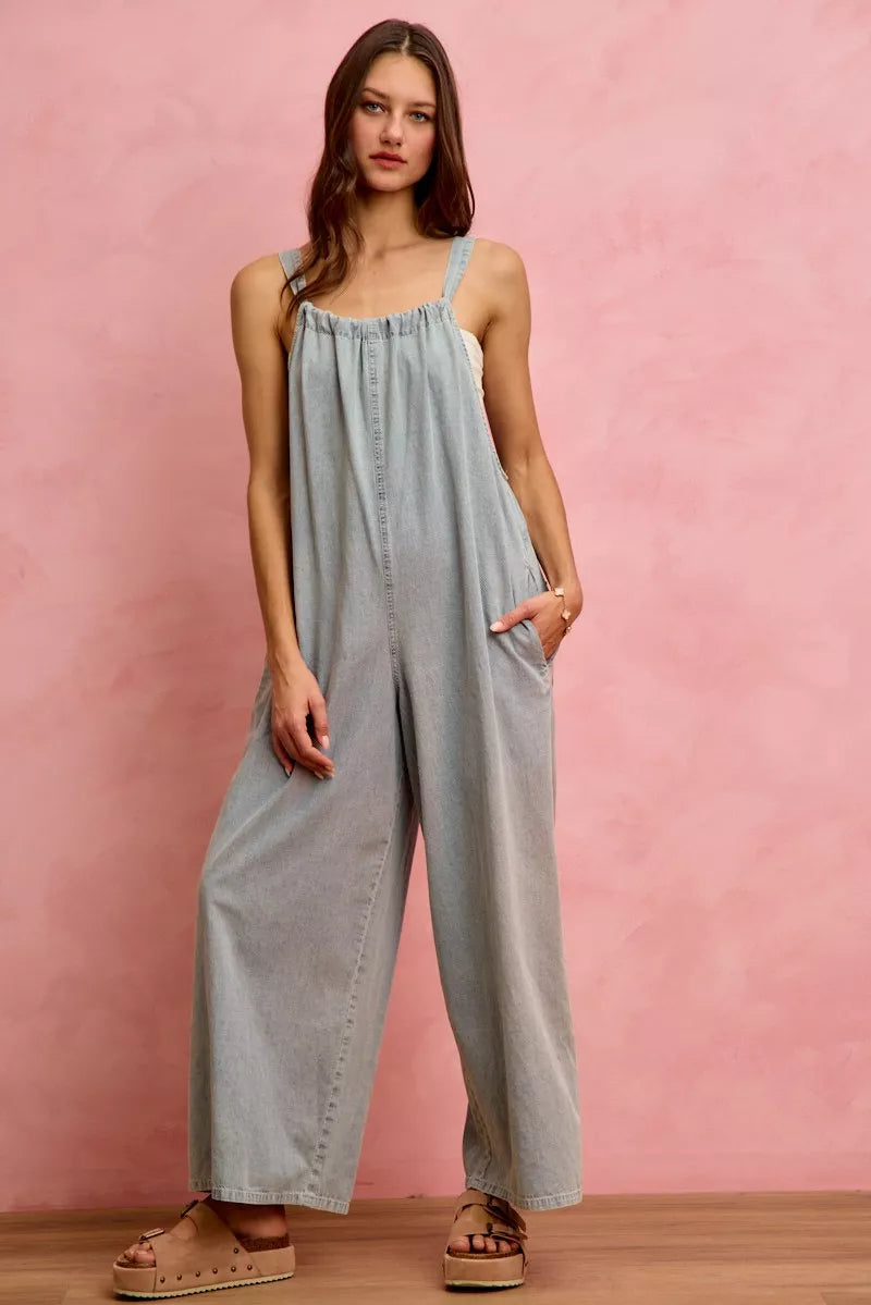 Wide-leg lightweight denim overalls with side pockets