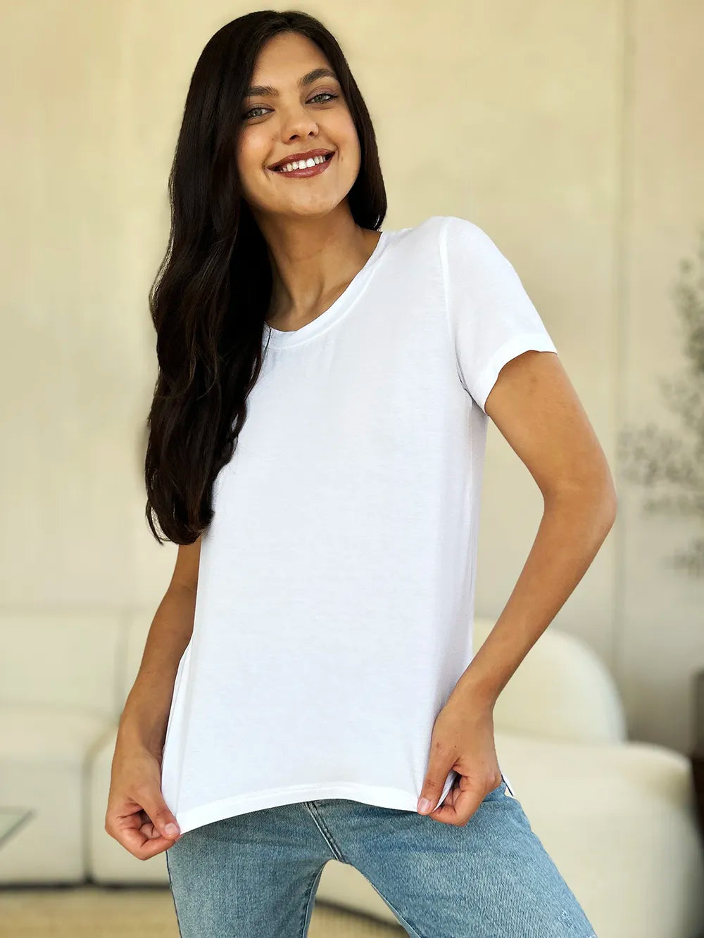 Round neck short sleeve tee with side slit hem