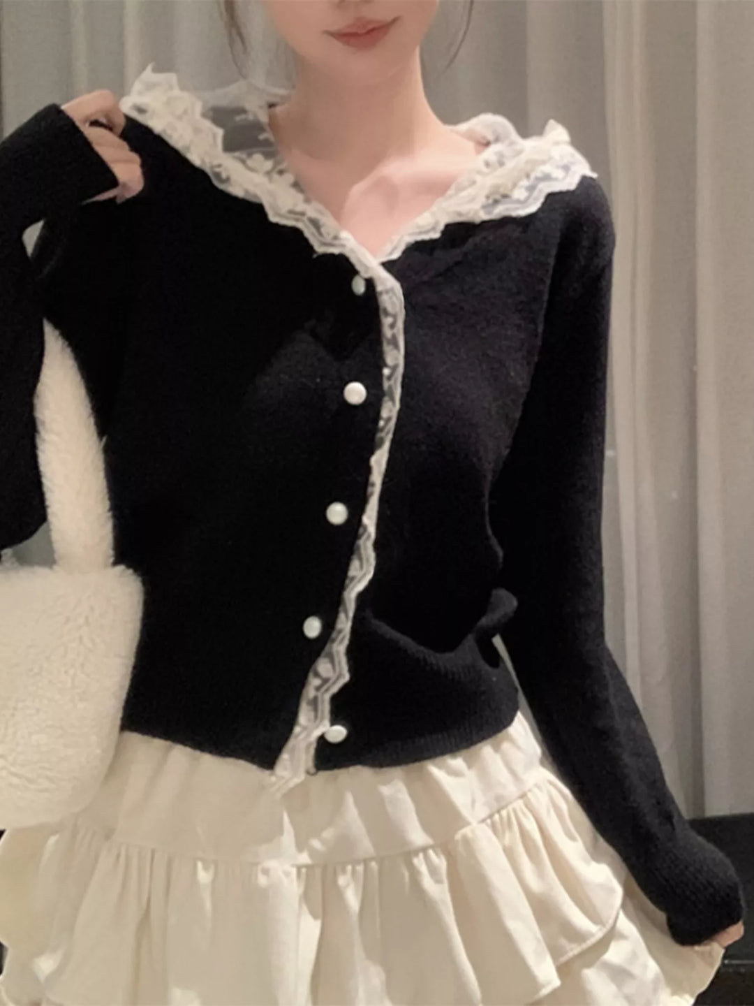 Lace collar knit cardigan with pearl buttons