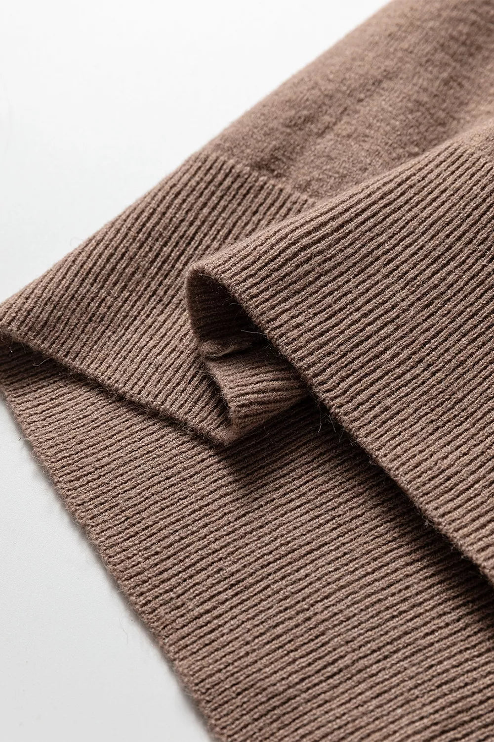 Contrast stripe V-neck knit pullover sweater
