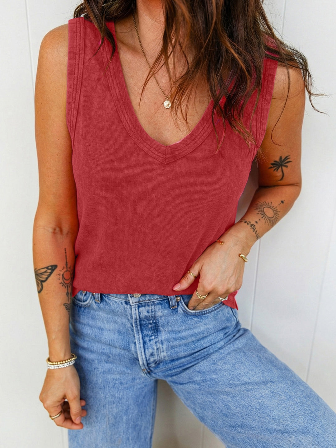 Mineral wash V-neck tank top with curved hem