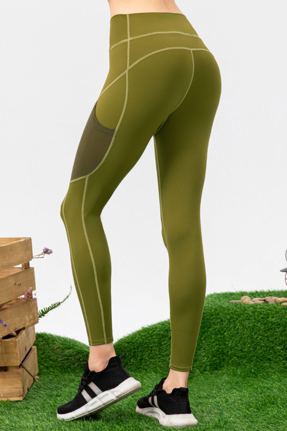 High-rise workout leggings with mesh side pockets