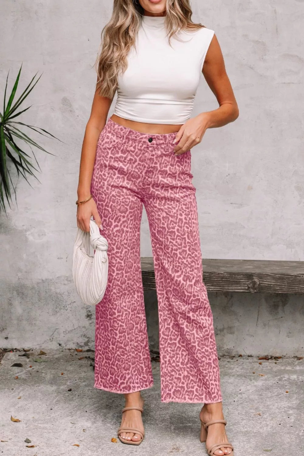 Leopard print wide-leg high-rise jeans with frayed hem