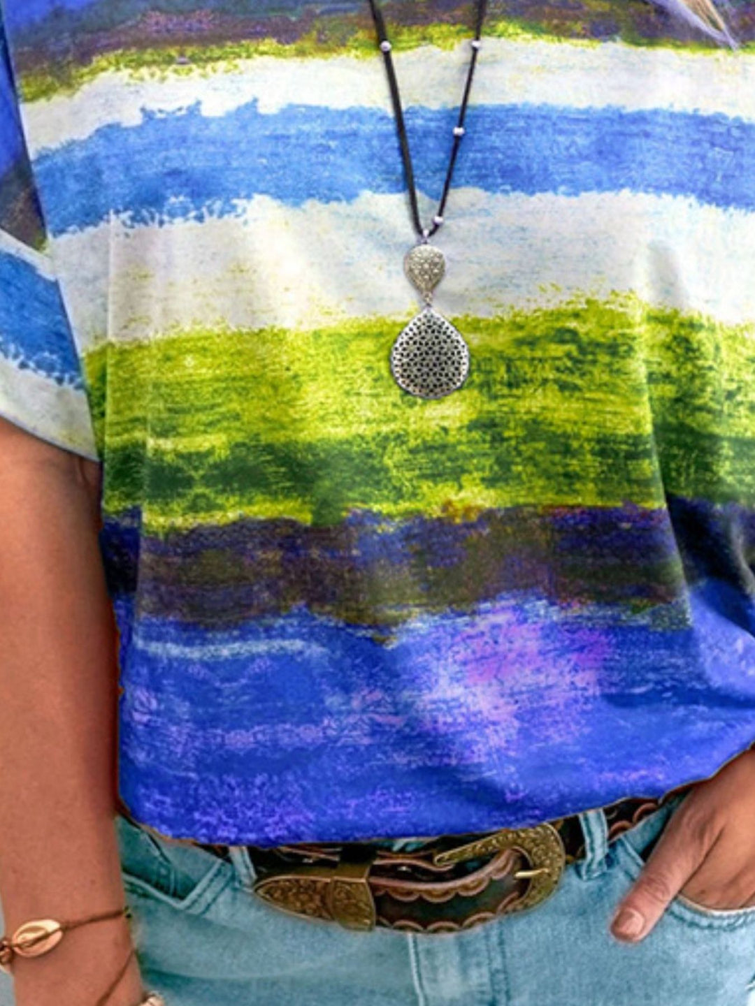 Abstract stripe round-neck short sleeve t-shirt