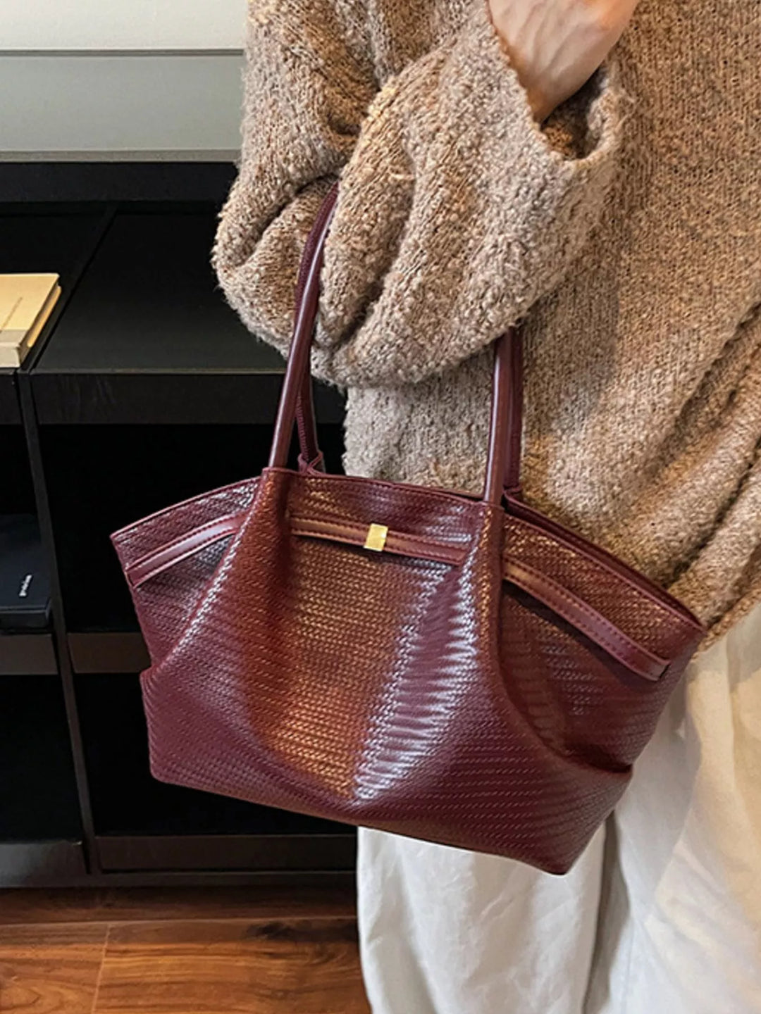 Woven texture faux leather tote bag with gold clasp