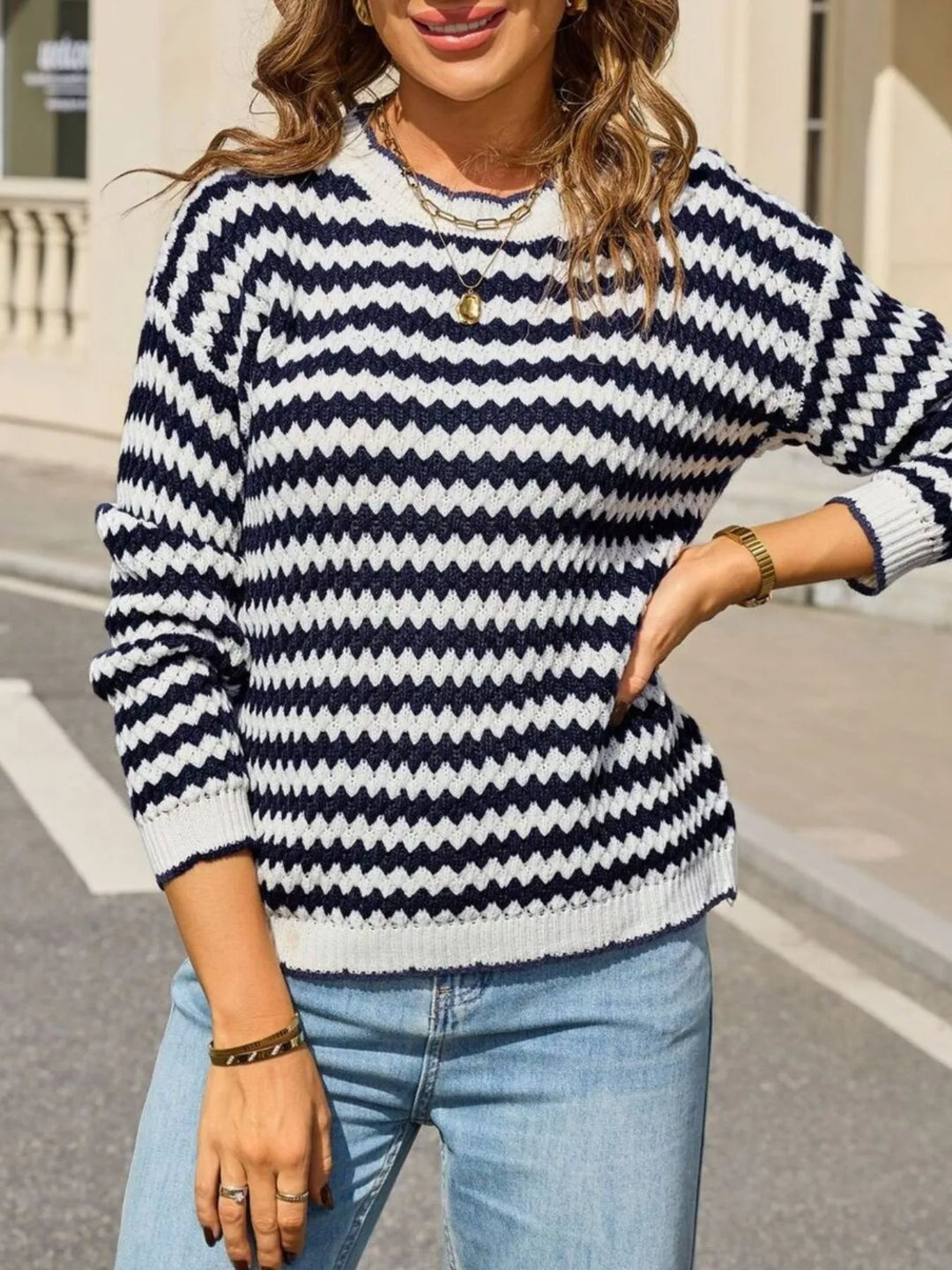 Textured zigzag stripe knit round neck sweater