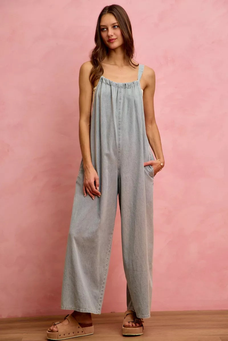 LIGHT DENIM Wide-leg lightweight denim overalls with side pockets